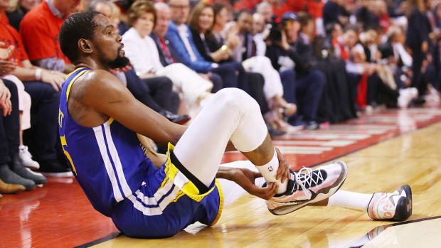 kevin-durant-injury-new-york-city-doctors-evaluation.jpg